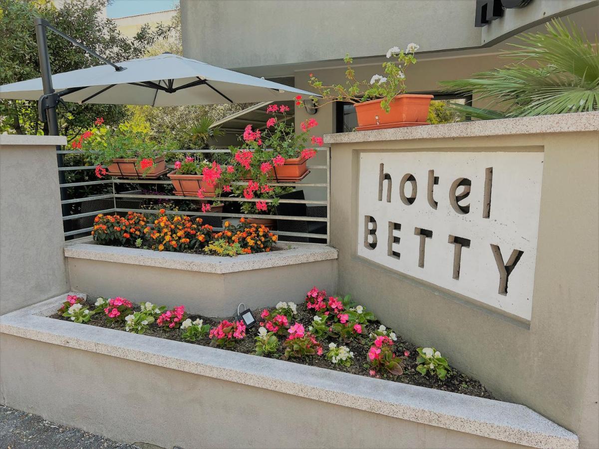 Hotel Betty Rimini Dış mekan fotoğraf
